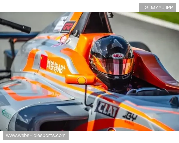 澳门F4正赛因红旗中断，车手需重新评估轮胎策略